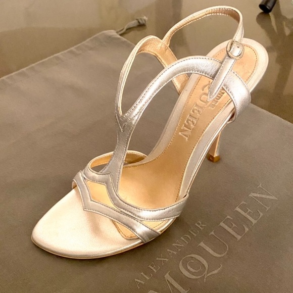 ALEXANDER MC QUEEN. Gorgeous Silver Strappy Heels , 37 1/2 . NEW CONDITION ❤️💕 - Picture 4 of 11